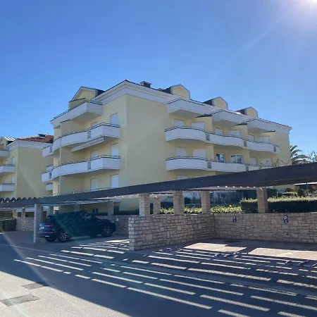 Apartament Family & Outside Pool & Sea View *