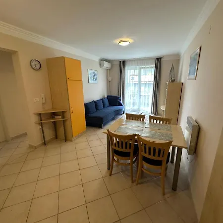 Family & Outside Pool & Sea View Apartament *